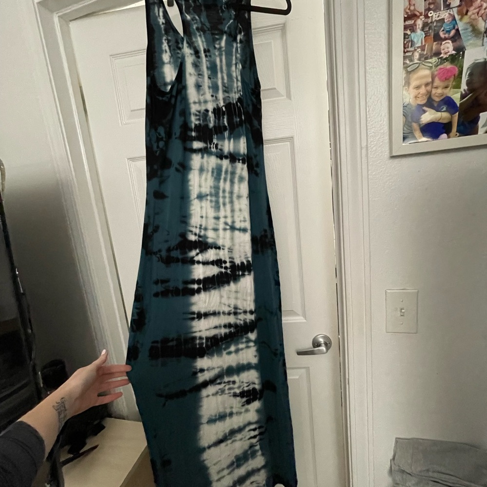 Multiple different dresses - Picture 14 of 14
